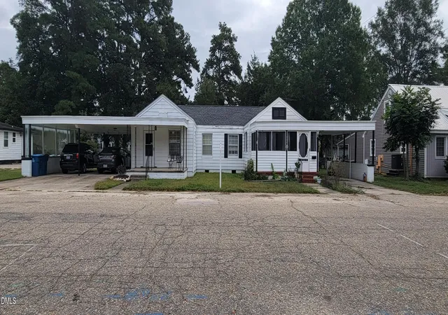 3rd image of 904 N Mckay Ave, Dunn, NC 28334