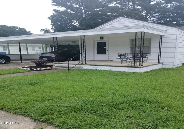 4th image of 904 N Mckay Ave, Dunn, NC 28334