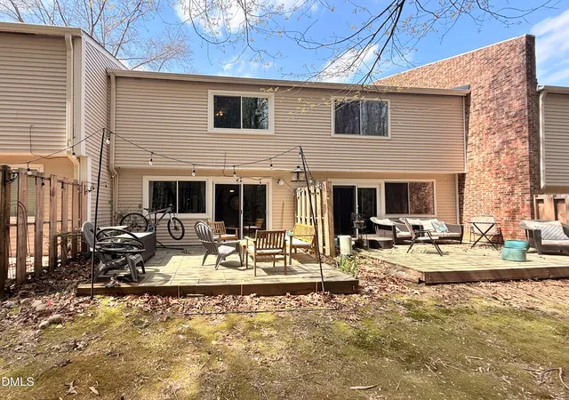 2nd image of 220 Elizabeth St, Chapel Hill, NC 27514