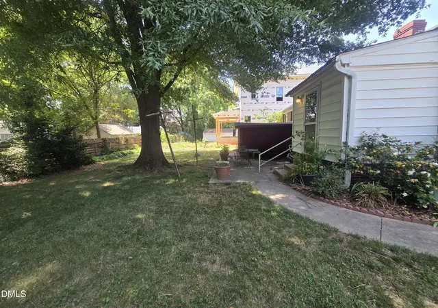 11th image of 1928 Fairfield Dr, Raleigh, NC 27608 | MLS# 10183992