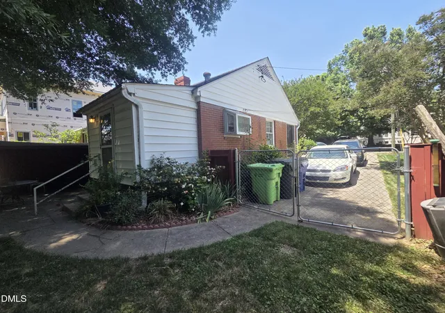 2nd image of 1928 Fairfield Dr, Raleigh, NC 27608 | MLS# 10183992
