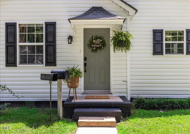 Photo 3 of Sale Pending at 306 N Audubon Ave, Goldsboro, NC 27530 | MLS# 10183993 | Listing updated on 2026-09-10