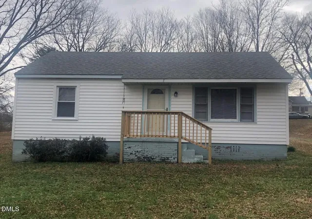 Photo 1 of Single family home for sale at 425 Hamilton St, Burlington, NC 27217 | MLS# 10184007 | Listing updated on 2026-08-31