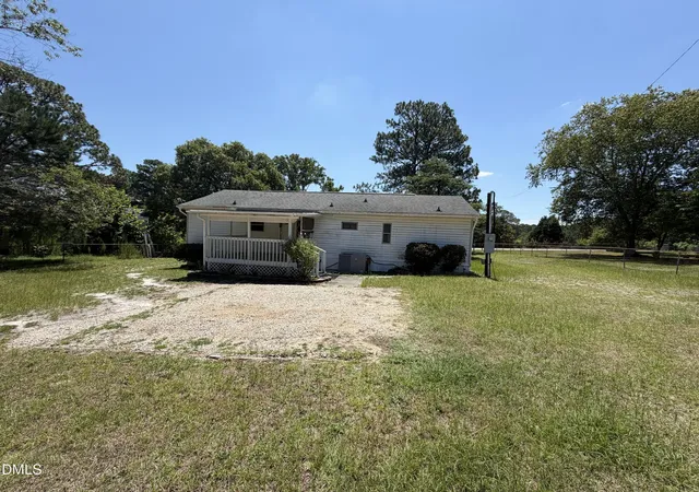 Photo 3 of Manufactured home for sale at 125 Dark Wood Dr, Spring Lake, NC 28390 | MLS# 10184182 | Listing updated on 2026-09-22