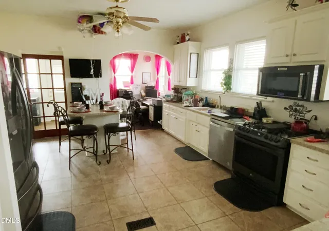 2nd image of 304 W Harnett St, Dunn, NC 28334 | MLS# 10184036