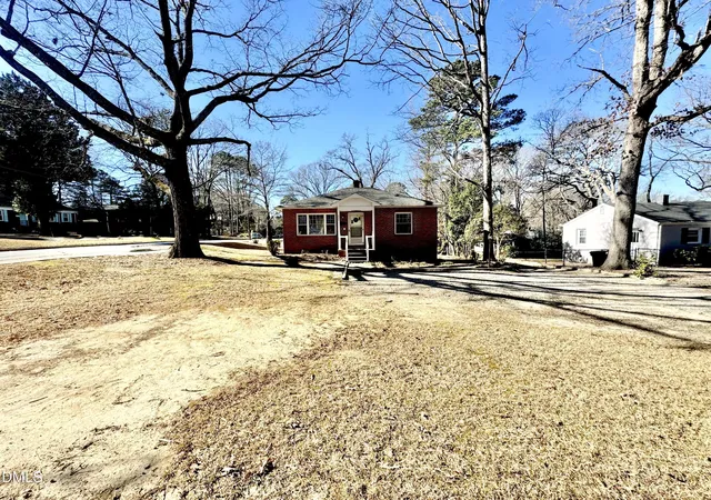 Photo 3 of Single family home for sale at 224 Clay St, Cary, NC 27511 | MLS# 10184037 | Listing updated on 2026-08-12