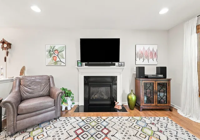 Photo 4 of Sale Pending at 6909 Lowline Dr, Greensboro, NC 27405 | MLS# 10184308 | Listing updated on 2026-09-13