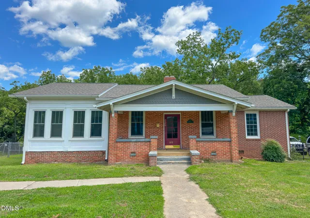 Photo 1 of Single family home for sale at 328 N Main St, Warrenton, NC 27589 | MLS# 10184328 | Listing updated on 2026-09-01