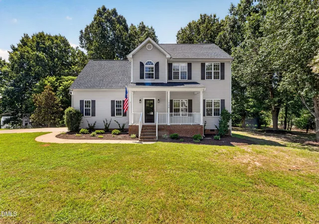 Photo 3 of Single family home for sale at 720 Raymond Dr, Clayton, NC 27527 | MLS# 10184140 | Listing updated on 2026-09-13