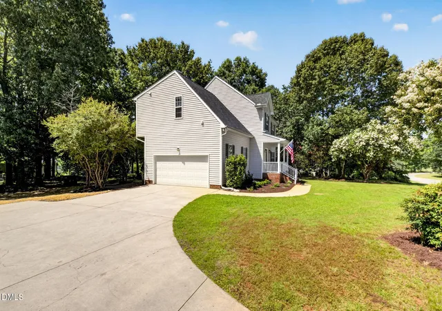 Photo 4 of Single family home for sale at 720 Raymond Dr, Clayton, NC 27527 | MLS# 10184140 | Listing updated on 2026-09-13