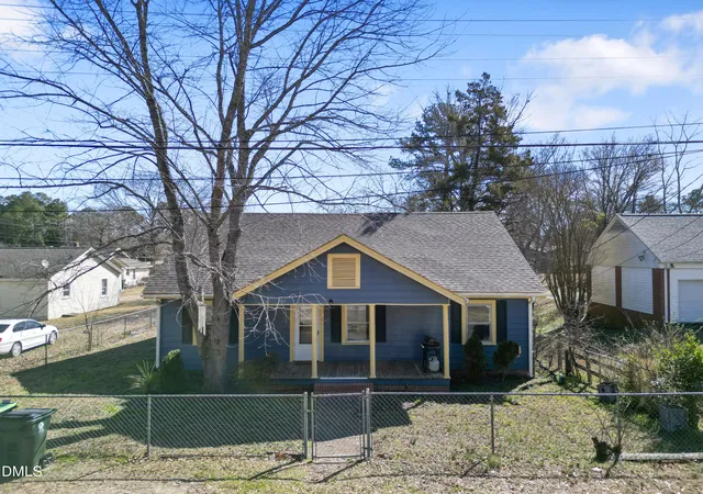 Photo 3 of Single family home for sale at 805 S 11th Street, Lillington, NC 27546 | MLS# 10184168 | Listing updated on 2026-08-04