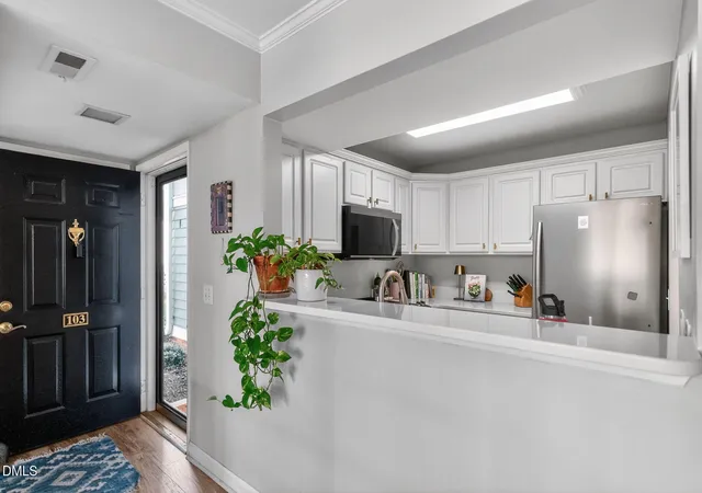 Listing Photo 4 - Condo for sale in building located at 1111 Parkridge Ln, Raleigh, NC 27605 - Unit #103