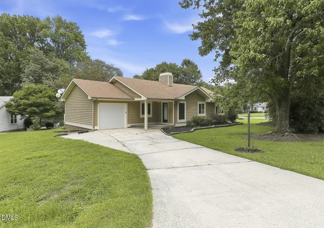 Photo 2 of Single family home for sale at 102 Oaklake Ct, Fuquay Varina, NC 27526 | MLS# 10184654 | Listing updated on 2026-09-18