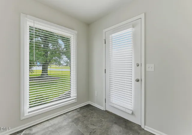 Photo 4 of Single family home for sale at 102 Oaklake Ct, Fuquay Varina, NC 27526 | MLS# 10184654 | Listing updated on 2026-09-18