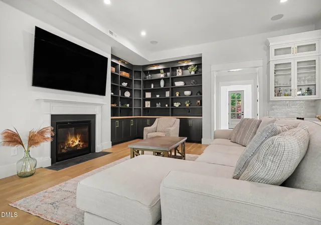 Photo 4 of Sale Pending at 3312 Milton Rd, Raleigh, NC 27609 | MLS# 10184193 | Listing updated on 2026-09-26
