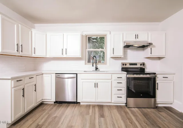 2nd image of 306 Fayetteville St, Newton Grove, NC 28366 | MLS# 10185544