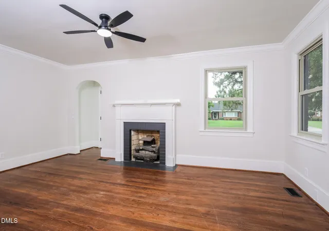 3rd image of 306 Fayetteville St, Newton Grove, NC 28366 | MLS# 10185544