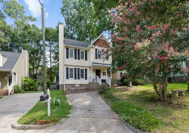 Photo 2 of Single family home for sale at 4613 Ellsmere Ln, Raleigh, NC 27604 | MLS# 10186682 | Listing updated on 2026-08-23