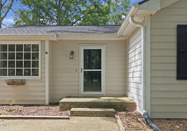 Photo 3 of Single family home for sale at 3316 Bearskin Ct, Raleigh, NC 27606 | MLS# 10184999 | Listing updated on 2026-08-31