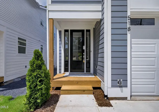 Photo 4 of Sale Pending at 518 Heather Dr, Raleigh, NC 27606 | MLS# 10184249 | Listing updated on 2026-09-10