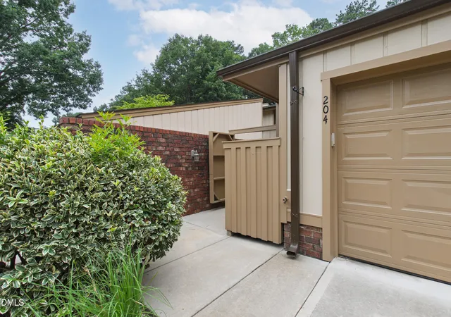 3rd image of 204 Tweed Cir, Cary, NC 27511 | MLS# 10184375
