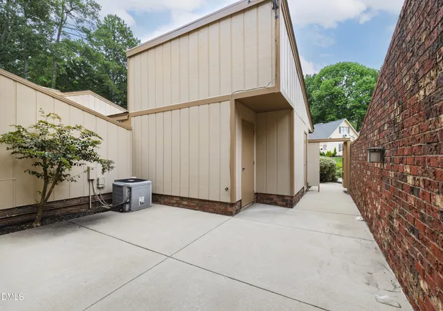 5th image of 204 Tweed Cir, Cary, NC 27511 | MLS# 10184375