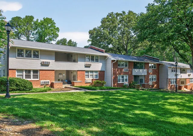 2nd image of 813 Daniels #C, Raleigh, NC 27605 | MLS# 10184335