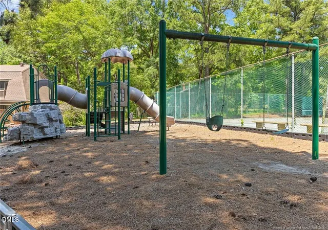 2nd image of 165 Springberry Ln, Chapel Hill, NC 27517