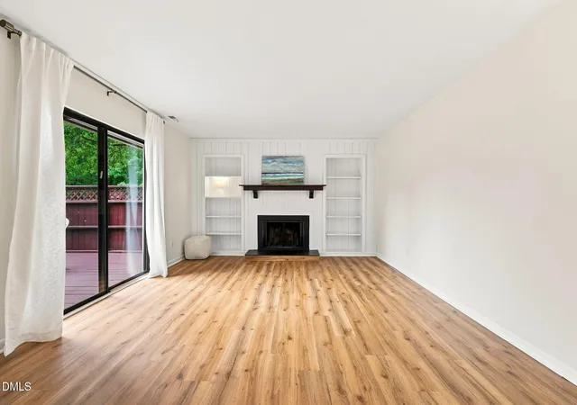 4th image of 165 Springberry Ln, Chapel Hill, NC 27517