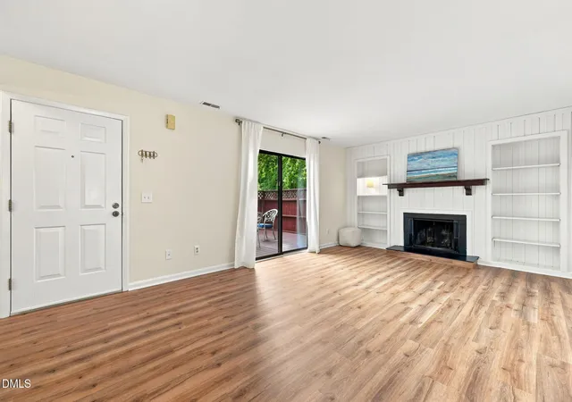5th image of 165 Springberry Ln, Chapel Hill, NC 27517