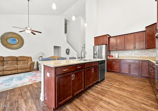 Photo 4 of Single family home for sale at 929 Stable Fern Dr, Fuquay Varina, NC 27526 | MLS# 10184665 | Listing updated on 2026-09-14