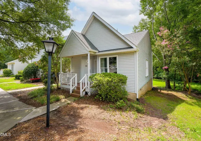 2nd image of 128 St Andrews Ln, Chapel Hill, NC 27517 | MLS# 10184691
