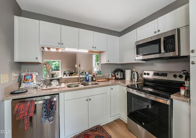 3rd image of 128 St Andrews Ln, Chapel Hill, NC 27517 | MLS# 10184691