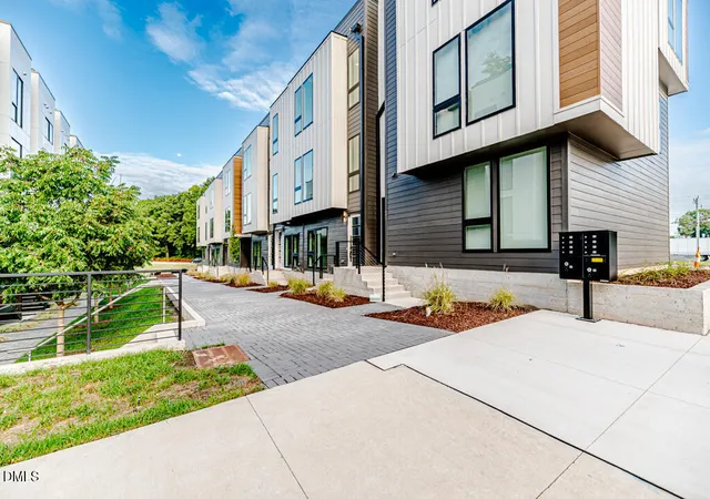2nd image of 512 Gordon St #202, Durham, NC 27701 | MLS# 10184386
