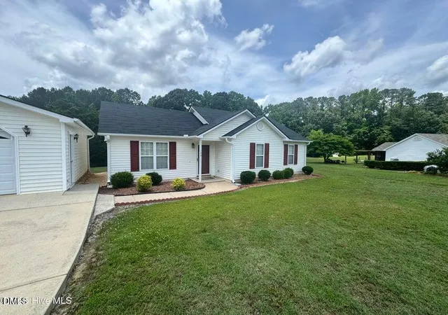 Photo 1 of Single family home for sale at 124 Stockbridge Dr, Selma, NC 27576 | MLS# 10184411 | Listing updated on 2026-08-18