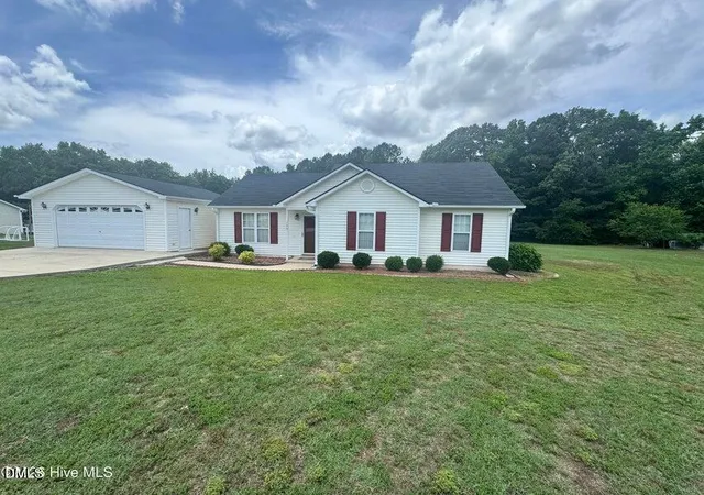 Photo 2 of Single family home for sale at 124 Stockbridge Dr, Selma, NC 27576 | MLS# 10184411 | Listing updated on 2026-08-18