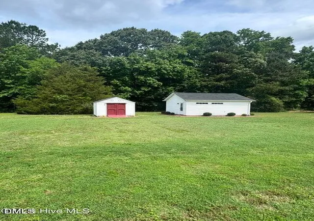 Photo 4 of Single family home for sale at 124 Stockbridge Dr, Selma, NC 27576 | MLS# 10184411 | Listing updated on 2026-08-18