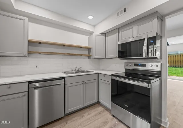 1st image of 220 Elizabeth St #Apt E4, Chapel Hill, NC 27514 | MLS# 10184425