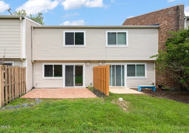 2nd image of 220 Elizabeth St, Chapel Hill, NC 27514