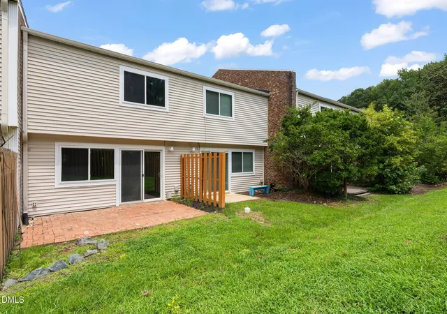 27th image of 220 Elizabeth St #Apt E4, Chapel Hill, NC 27514 | MLS# 10184425