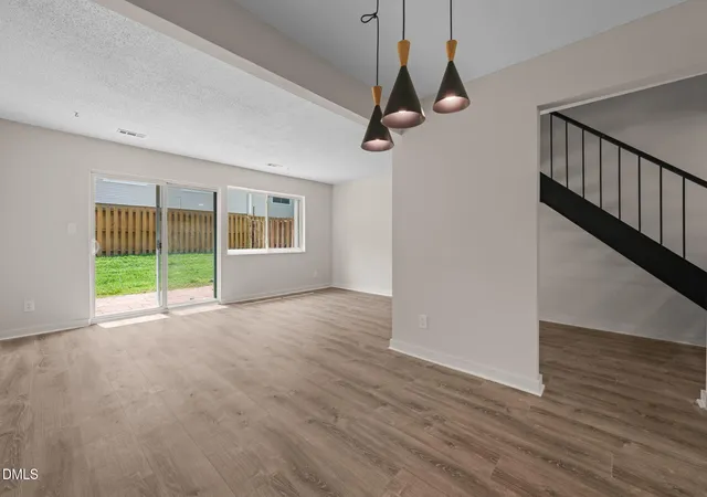 3rd image of 220 Elizabeth St #Apt E4, Chapel Hill, NC 27514 | MLS# 10184425