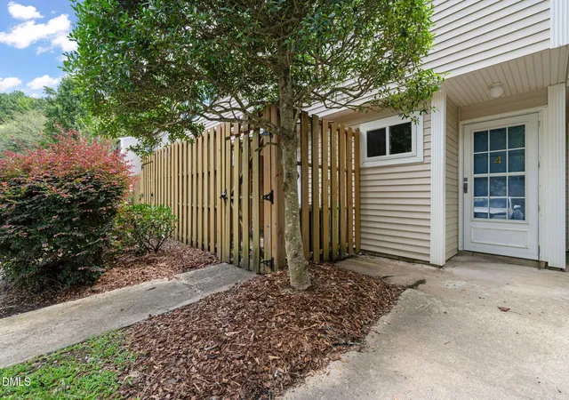 5th image of 220 Elizabeth St #Apt E4, Chapel Hill, NC 27514 | MLS# 10184425