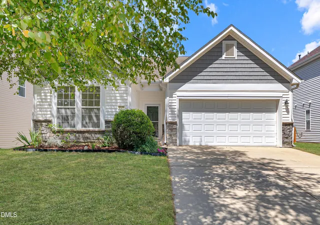 Photo 3 of Single family home for sale at 2129 Maizefield Ln, Fuquay Varina, NC 27526 | MLS# 10185233 | Listing updated on 2026-10-15