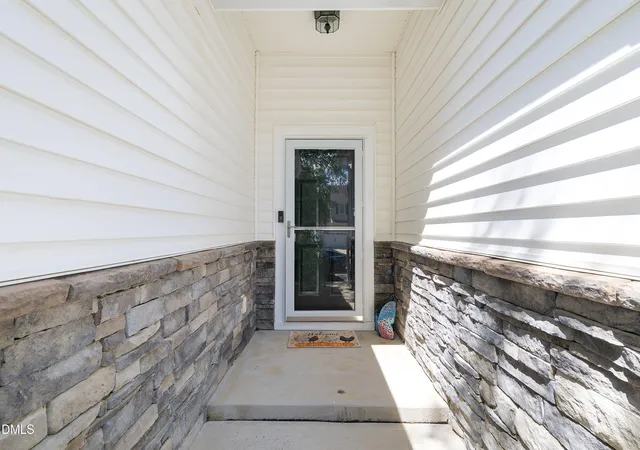 Photo 3 of Single family home for sale at 2129 Maizefield Ln, Fuquay Varina, NC 27526 | MLS# 10185233 | Listing updated on 2026-10-15
