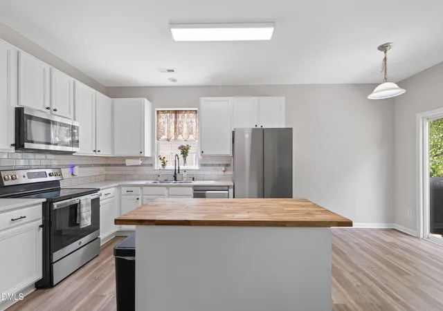 Photo 2 of Single family home for sale at 2129 Maizefield Ln, Fuquay Varina, NC 27526 | MLS# 10185233 | Listing updated on 2026-10-15