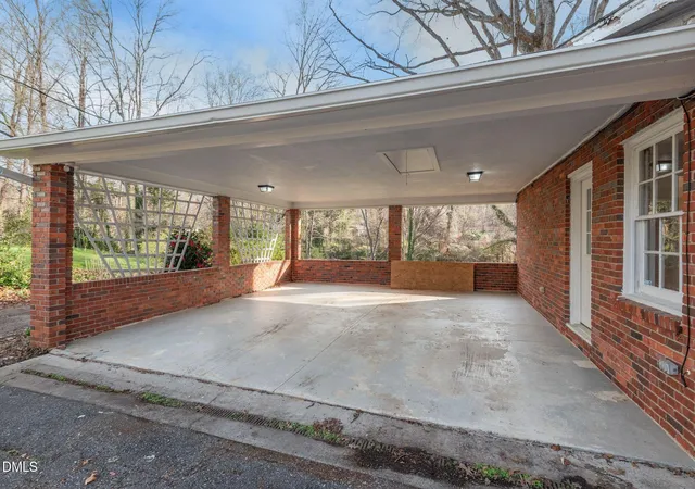 Photo 3 of Single family home for sale at 624 Brentwood Ct, Winston Salem, NC 27104 | MLS# 10184438 | Listing updated on 2026-08-05