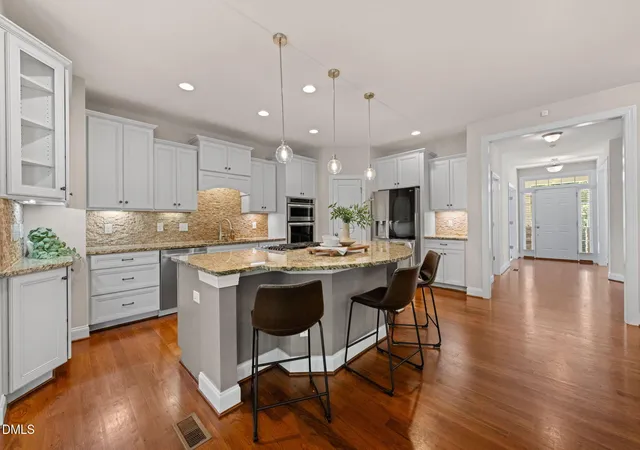 3rd image of 613 Morning Oaks Dr, Holly Springs, NC 27540 | MLS# 10184989