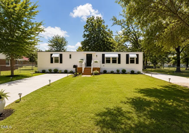 1st image of 305 W Preston St, Selma, NC 27576 | MLS# 10184856