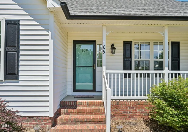 Photo 3 of Single family home for sale at 109 Big Branch Ct, Zebulon, NC 27597 | MLS# 10184610 | Listing updated on 2026-09-24