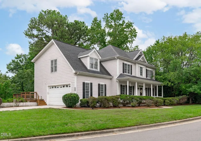 Photo 3 of Sale Pending at 1121 Capitata Xing, Apex, NC 27502 | MLS# 10185072 | Listing updated on 2026-09-04